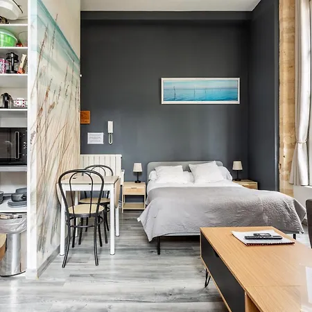 Apartment Le Balcon De Gabriel Place De La Bourse