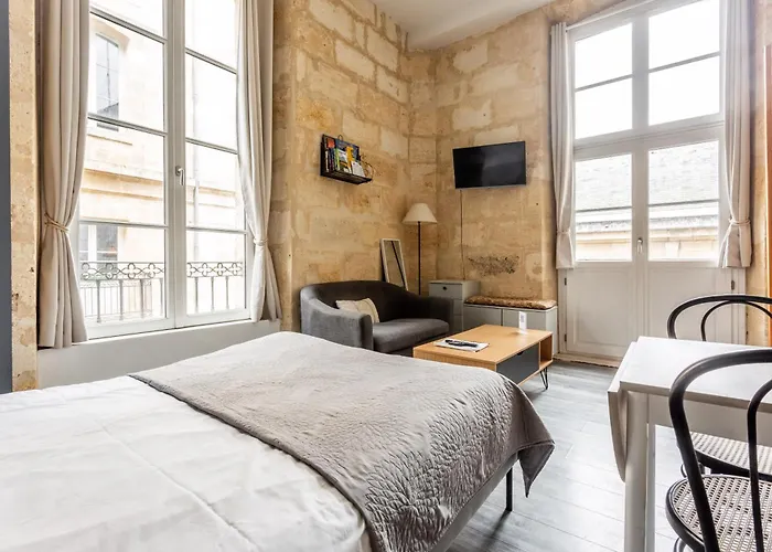 Le Balcon De Gabriel Place De La Bourse Apartman